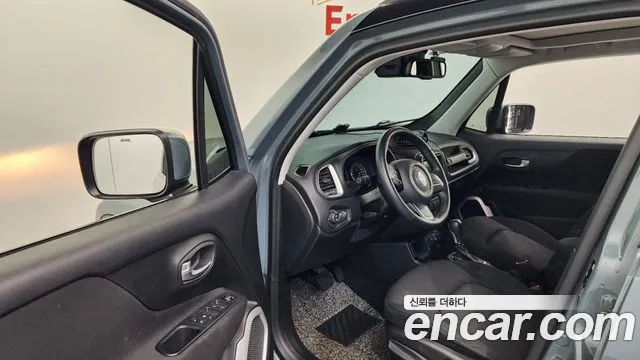 Jeep Renegade 2018 — фото 10