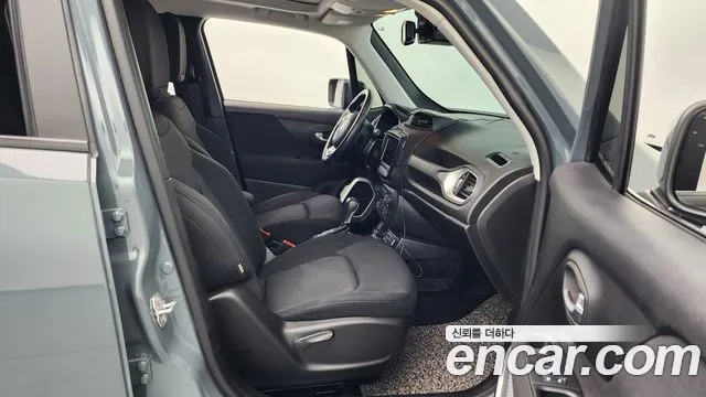 Jeep Renegade 2018 — фото 11