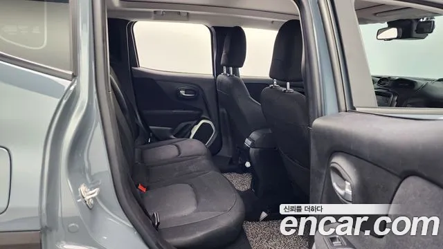 Jeep Renegade 2018 — фото 12