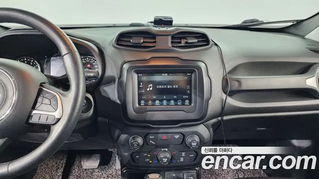 Jeep Renegade 2018 — фото 14