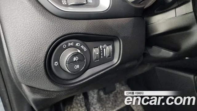 Jeep Renegade 2018 — фото 19