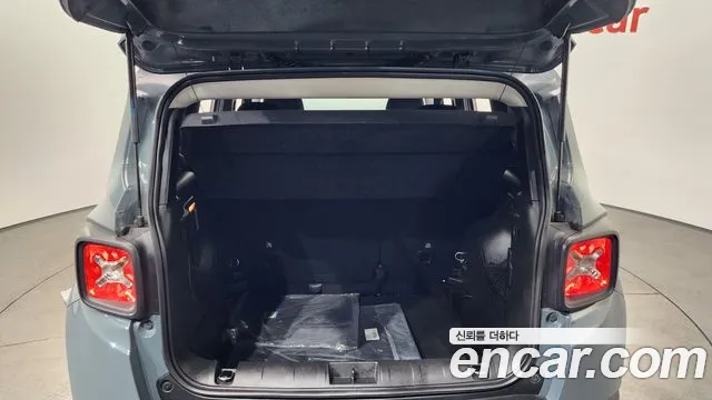 Jeep Renegade 2018 — фото 20