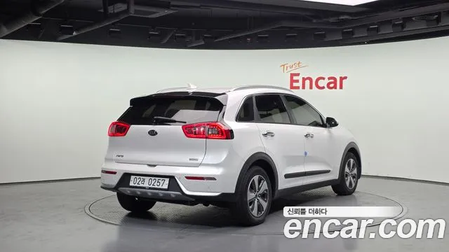 Kia Niro 2017 — фото 2