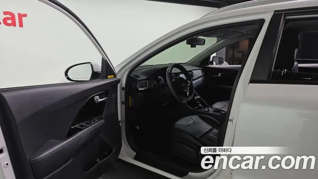 Kia Niro 2017 — фото 10