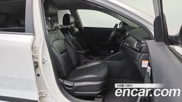 Kia Niro 2017 — фото 11
