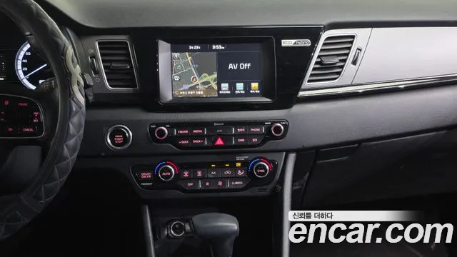 Kia Niro 2017 — фото 14