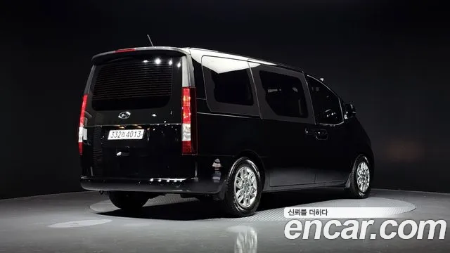 Hyundai Staria 2023 — фото 2