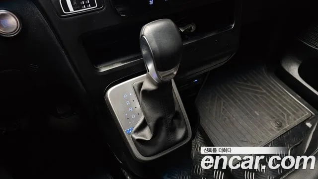Hyundai Staria 2023 — фото 9