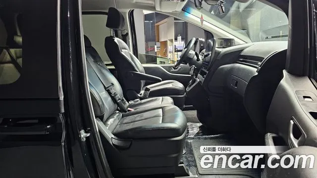Hyundai Staria 2023 — фото 10