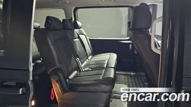Hyundai Staria 2023 — фото 12