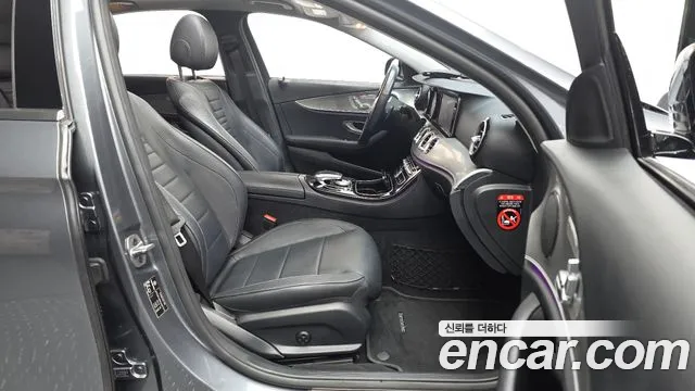 Mercedes-Benz E-Class 2019 — фото 11