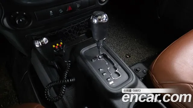 Jeep Wrangler 2016 — фото 9