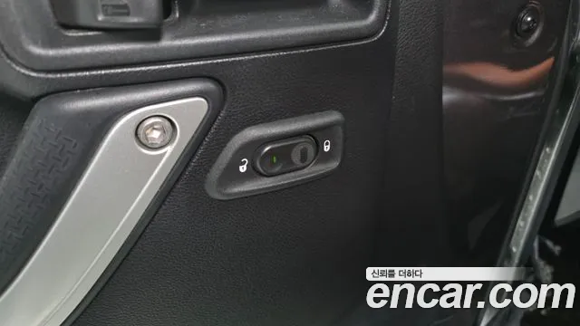 Jeep Wrangler 2016 — фото 17
