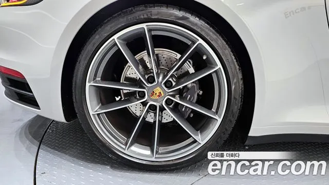 Porsche 911 2021 — фото 19
