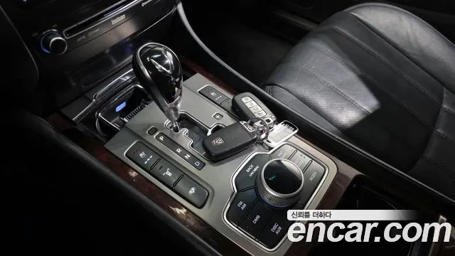 Hyundai Equus 2012 — фото 9