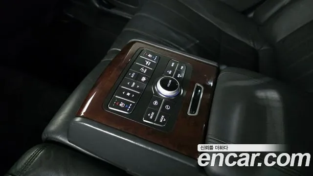 Hyundai Equus 2012 — фото 18