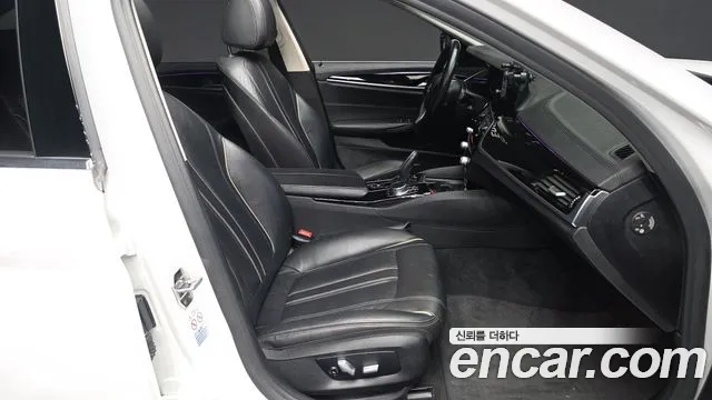 BMW 5-Series 2018 — фото 10