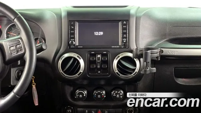 Jeep Wrangler 2016 — фото 14