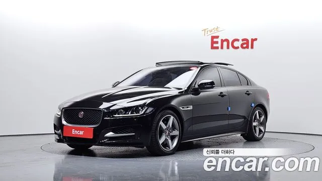 Jaguar XE 2018 — фото 1