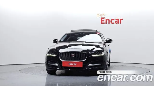 Jaguar XE 2018 — фото 3