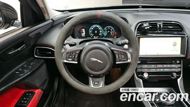 Jaguar XE 2018 — фото 13