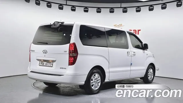 Hyundai Starex 2021 — фото 2