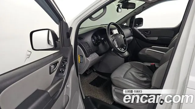 Hyundai Starex 2021 — фото 10