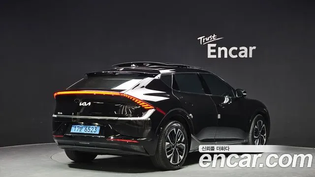 Kia EV6 2023 — фото 2