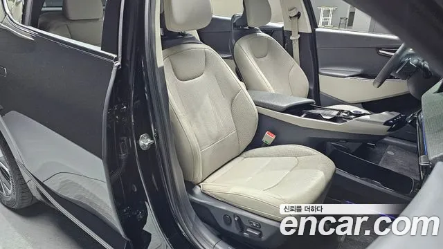 Kia EV6 2023 — фото 11