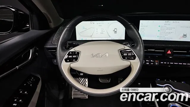 Kia EV6 2023 — фото 13
