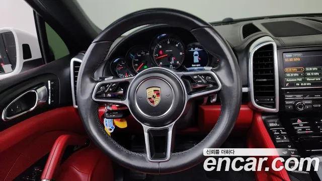 Porsche Cayenne 2016 — фото 13