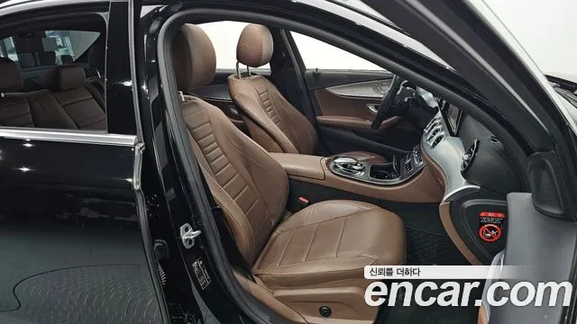 Mercedes-Benz E-Class 2020 — фото 10