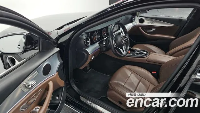 Mercedes-Benz E-Class 2020 — фото 11