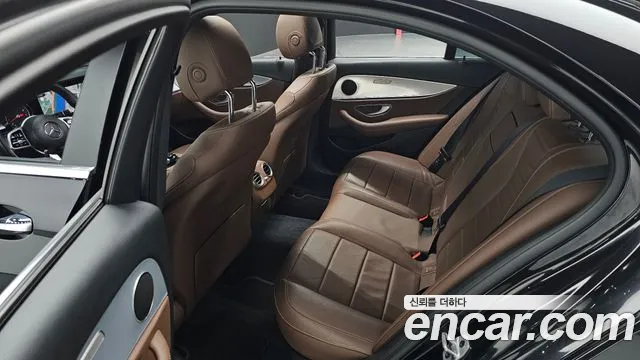 Mercedes-Benz E-Class 2020 — фото 12