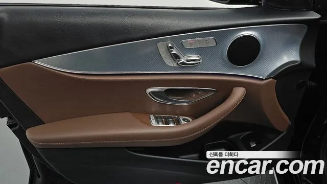 Mercedes-Benz E-Class 2020 — фото 17