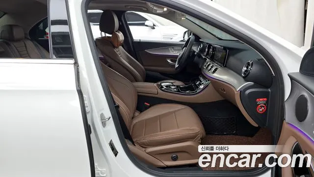 Mercedes-Benz E-Class 2018 — фото 11