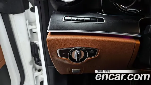 Mercedes-Benz E-Class 2019 — фото 17