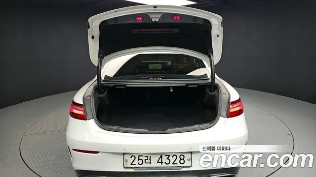Mercedes-Benz E-Class 2019 — фото 20