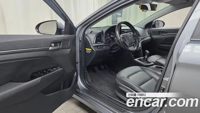 Hyundai AVANTE 2018 — фото 10