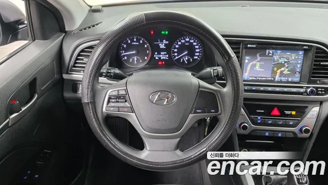 Hyundai AVANTE 2018 — фото 13
