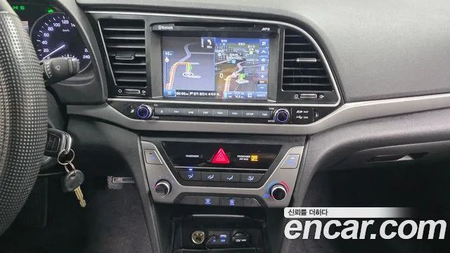 Hyundai AVANTE 2018 — фото 16