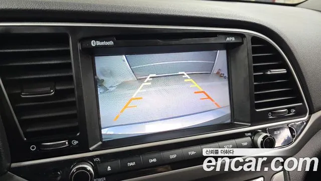 Hyundai AVANTE 2018 — фото 17