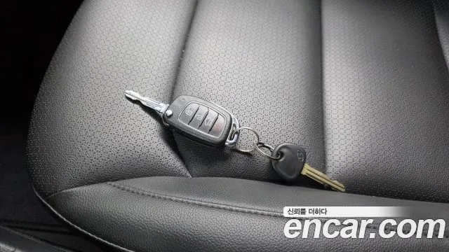 Hyundai AVANTE 2018 — фото 19