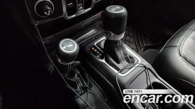 Jeep Wrangler 2021 — фото 9