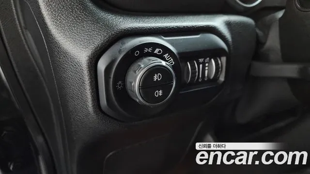 Jeep Wrangler 2021 — фото 14