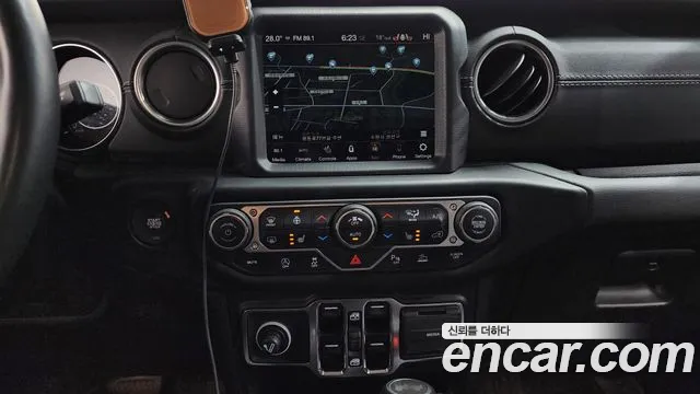 Jeep Wrangler 2021 — фото 16