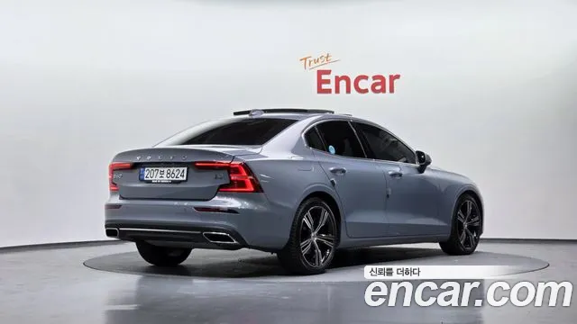 Volvo S60 2022 — фото 2