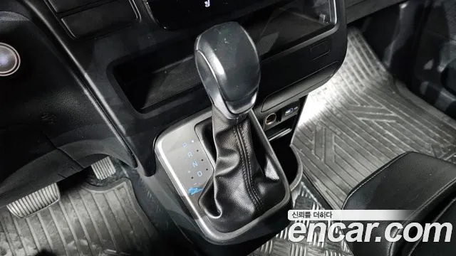 Hyundai Staria 2022 — фото 9