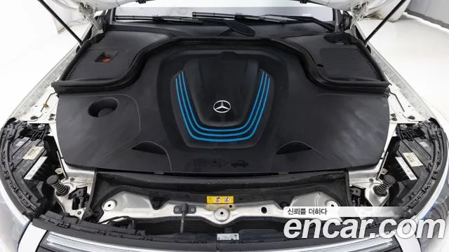 Mercedes-Benz EQC 2020 — фото 6