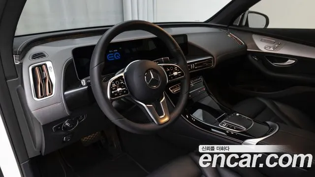 Mercedes-Benz EQC 2020 — фото 11